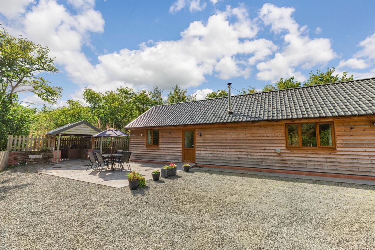 Ploony Hill Lodge Bleddfa Exterior foto